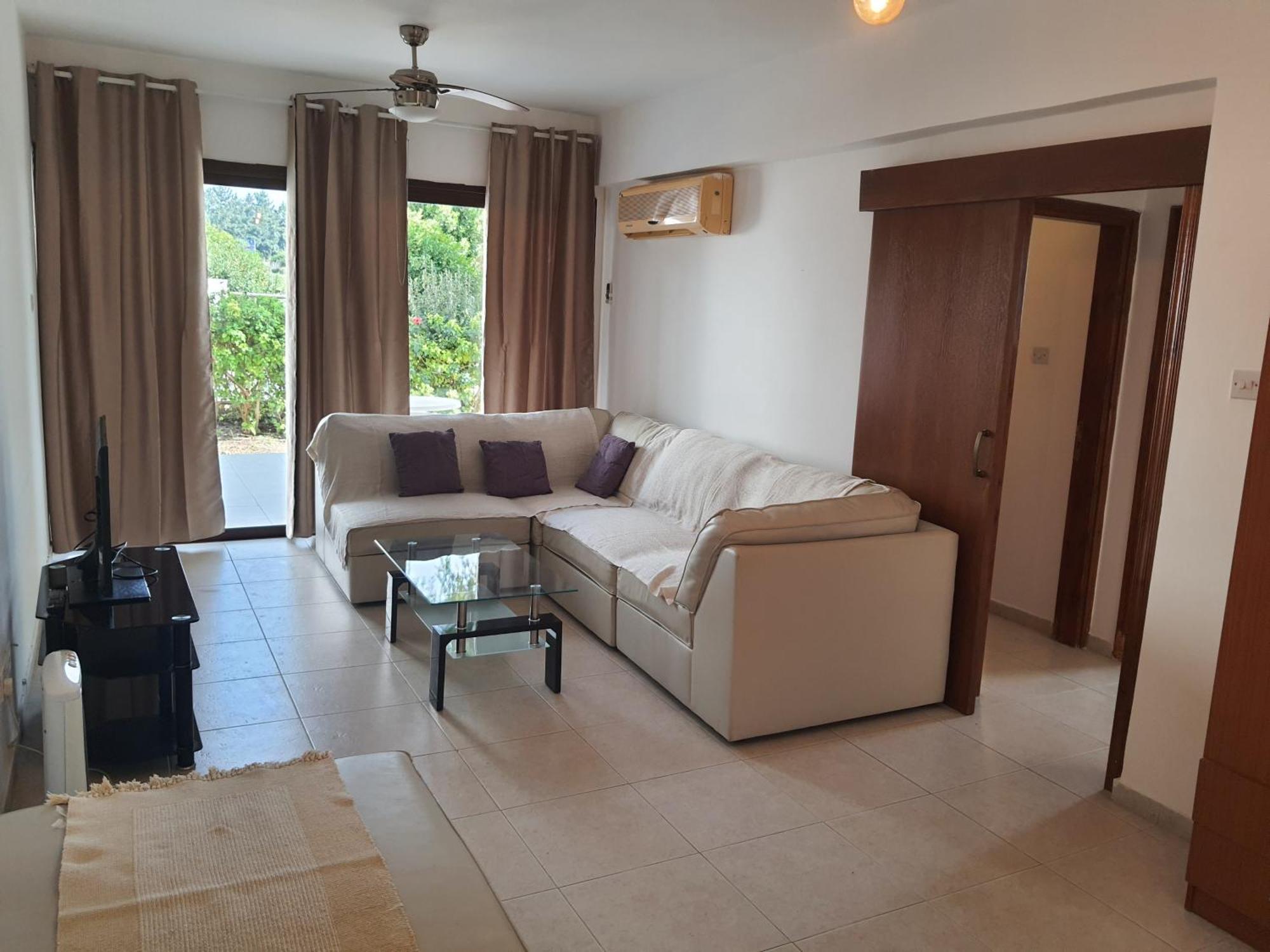 Nice Holiday Apartment Апартаменти Пафос